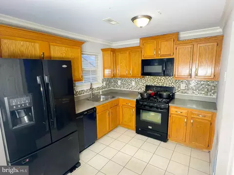 3327 E Glenreed Ct, Lanham, MD 20706 photo 2