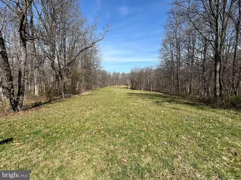 8312 Hook Ln, Marlboro, MD 20772