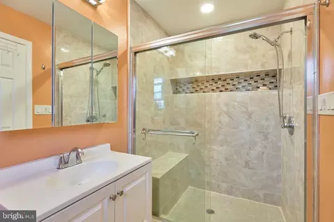 Bath - 6907 Lamont Dr, Lanham, MD 20706 photo 2 of 4