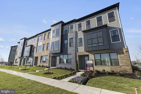 201 Summit Point Blvd, Bowie, MD 20716 photo 29