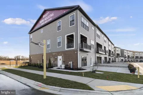 201 Summit Point Blvd, Bowie, MD 20716 photo 34