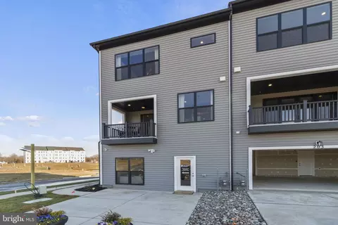 201 Summit Point Blvd, Bowie, MD 20716 photo 35