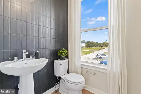 201 Summit Point Blvd, Bowie, MD 20716 photo 38