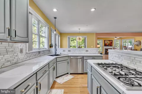 Kitchen - 10204 Everley Ter, Lanham, MD 20706 photo 4 of 7