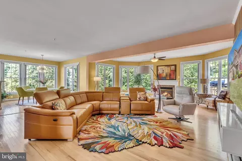 Living - 10204 Everley Ter, Lanham, MD 20706 photo 3 of 6