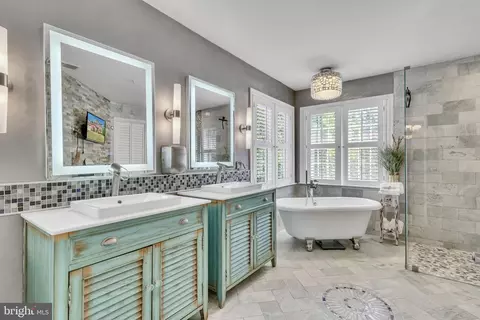 Bath - 10204 Everley Ter, Lanham, MD 20706 photo 1 of 5