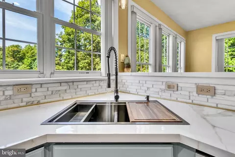 Kitchen - 10204 Everley Ter, Lanham, MD 20706 photo 3 of 7