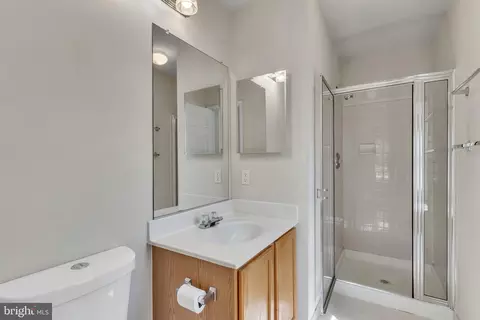 Bath - 10204 Everley Ter, Lanham, MD 20706 photo 4 of 5