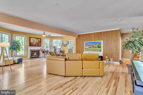 Living - 10204 Everley Ter, Lanham, MD 20706 photo 4 of 6