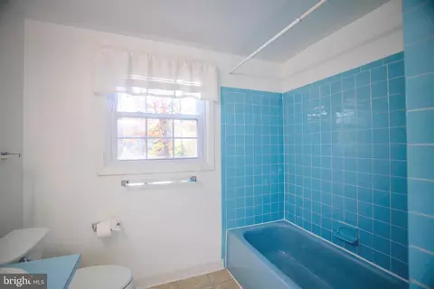 Bath - 8815 Gramercy Ln, Laurel, MD 20708 photo 4 of 4