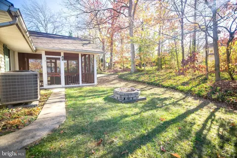 Exterior - 8815 Gramercy Ln, Laurel, MD 20708 photo 6 of 9