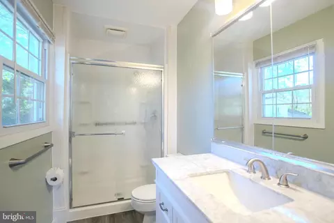 Bath - 8815 Gramercy Ln, Laurel, MD 20708 photo 2 of 4