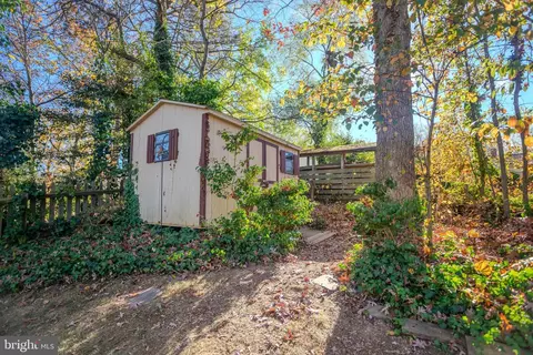 Exterior - 8815 Gramercy Ln, Laurel, MD 20708 photo 8 of 9