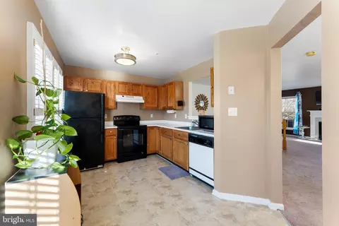Kitchen - 6034 Cedar Post Dr, District Heights, MD 20747 photo 1 of 2