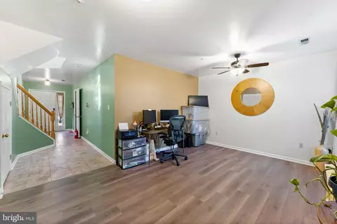Entry Way - 6034 Cedar Post Dr, District Heights, MD 20747 photo 3 of 8