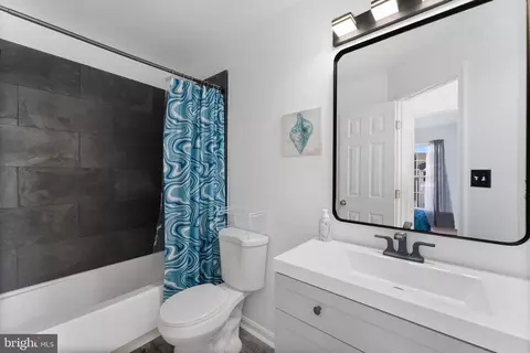 Bath - 6034 Cedar Post Dr, District Heights, MD 20747 photo 5 of 7