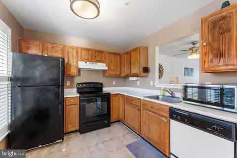Kitchen - 6034 Cedar Post Dr, District Heights, MD 20747 photo 2 of 2