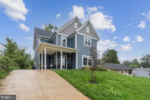 7207 Roanne Dr, Oxon Hill, MD 20745