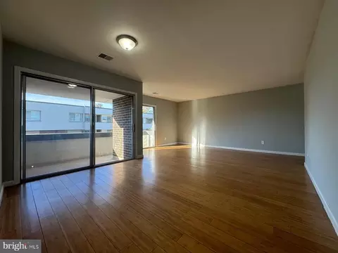 10204 Prince Pl #3-308, Marlboro, MD 20774