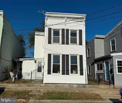 33 A St, Laurel, MD 20707