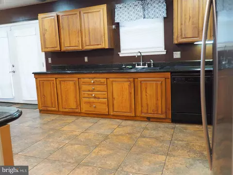 8313 Montpelier Dr, Laurel, MD 20708 photo 9