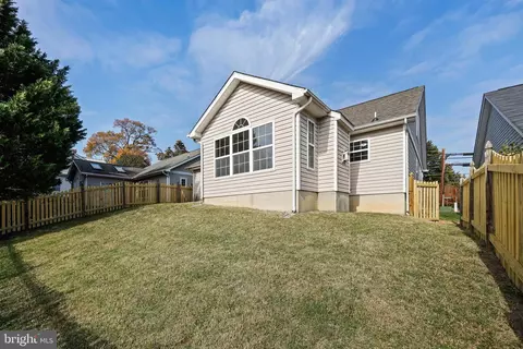 Exterior - 7409 Sandy Spring Rd, Laurel, MD 20707 photo 3 of 5