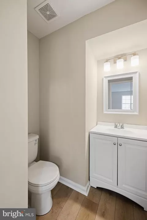 Bath - 7409 Sandy Spring Rd, Laurel, MD 20707 photo 4 of 5