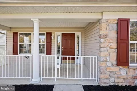 Exterior - 7409 Sandy Spring Rd, Laurel, MD 20707 photo 4 of 5