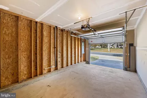 Entry Way - 7409 Sandy Spring Rd, Laurel, MD 20707 photo 4 of 5