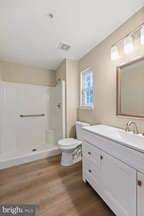 Bath - 7409 Sandy Spring Rd, Laurel, MD 20707 photo 2 of 5