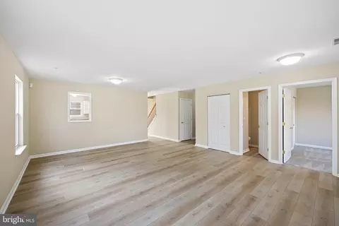 Living - 7409 Sandy Spring Rd, Laurel, MD 20707 photo 2 of 5