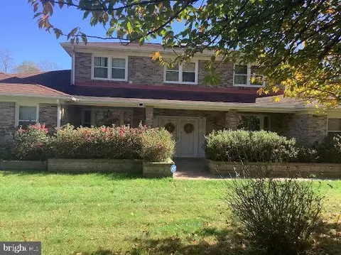 9410 Croom Acres Dr, Marlboro, MD 20772