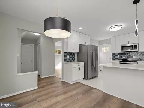 Entry Way - 7209 Martins Ct, Lanham, MD 20706 photo 3 of 4