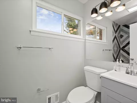 Bath - 7209 Martins Ct, Lanham, MD 20706 photo 2 of 8