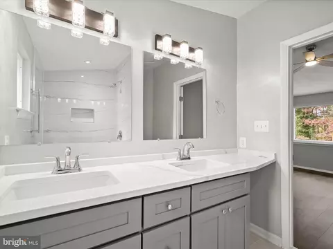 Bath - 7209 Martins Ct, Lanham, MD 20706 photo 6 of 8