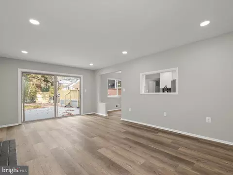 Living - 7209 Martins Ct, Lanham, MD 20706 photo 10 of 16
