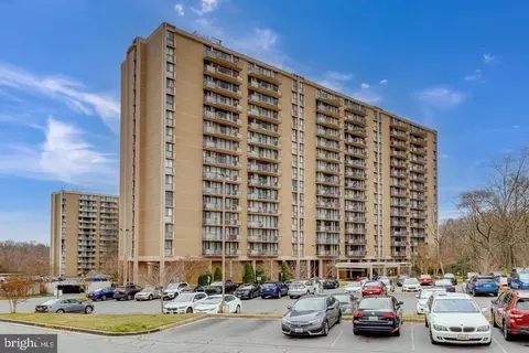 6100 Westchester Park Dr #1211, College Park, MD 20740