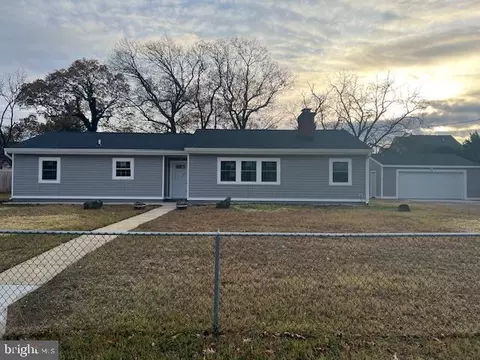 6401 Manor Circle Dr, Clinton, MD 20735