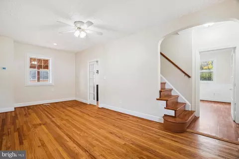 Living - 9121 Lanham Severn Rd, Lanham, MD 20706 photo 4 of 4