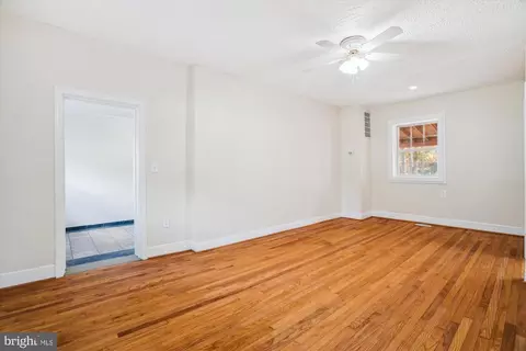 Living - 9121 Lanham Severn Rd, Lanham, MD 20706 photo 3 of 4