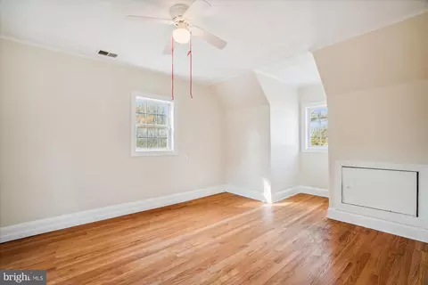 Bedroom - 9121 Lanham Severn Rd, Lanham, MD 20706 photo 4 of 10