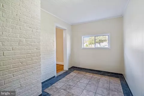 Entry Way - 9121 Lanham Severn Rd, Lanham, MD 20706 photo 2 of 7