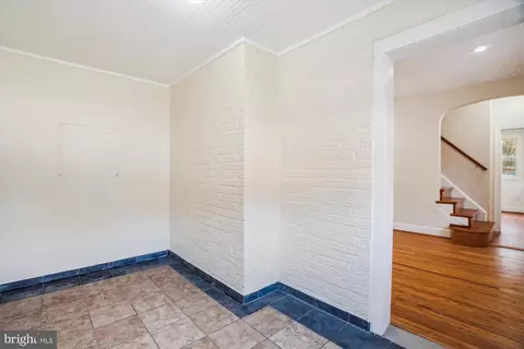 Entry Way - 9121 Lanham Severn Rd, Lanham, MD 20706 photo 3 of 7
