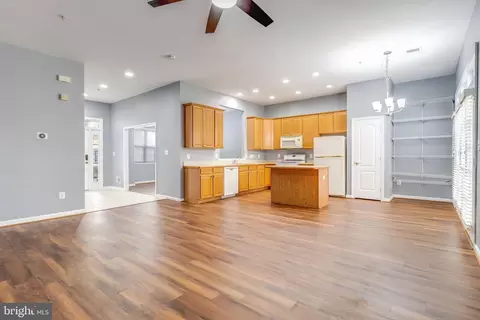 Living - 2007 Upshire Ct #70, Bowie, MD 20721 photo 3 of 9