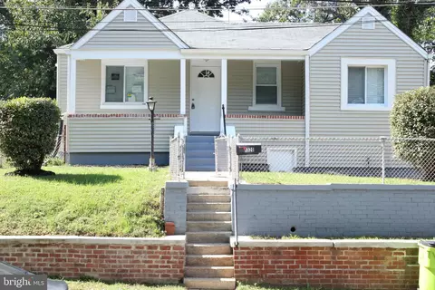 1320 Dunbar Oaks Dr, Capitol Heights, MD 20743