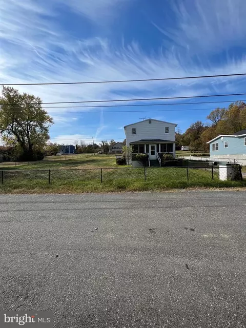 5111 Spring Dr, Marlboro, MD 20772 photo 4