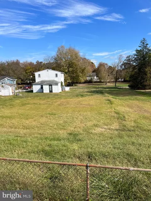 5111 Spring Dr, Marlboro, MD 20772 photo 7