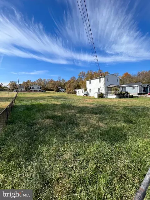 5111 Spring Dr, Marlboro, MD 20772 photo 3