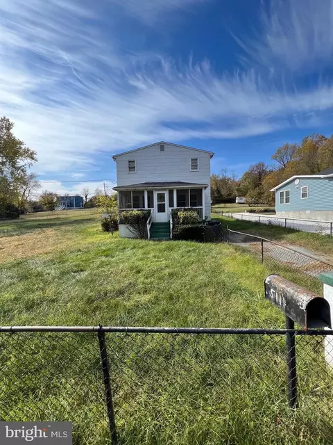 5111 Spring Dr, Marlboro, MD 20772