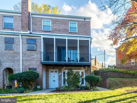 8022 Lakecrest Dr, Greenbelt, MD 20770